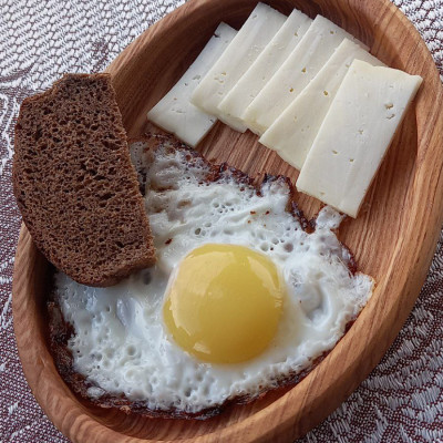 Тарелочка из ЯСЕНЯ. 20*15. ЦЕНА 450р